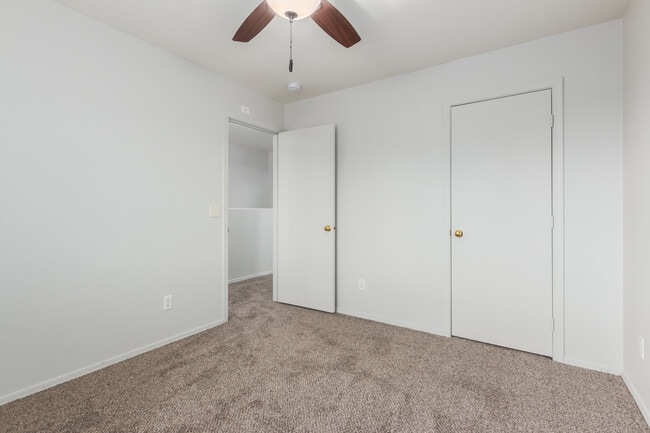 Building Photo - 2574 E Meadow Mist Ln