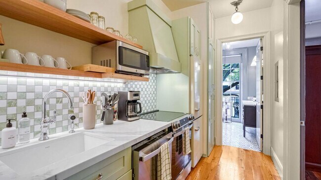 Building Photo - 604 Baronne St
