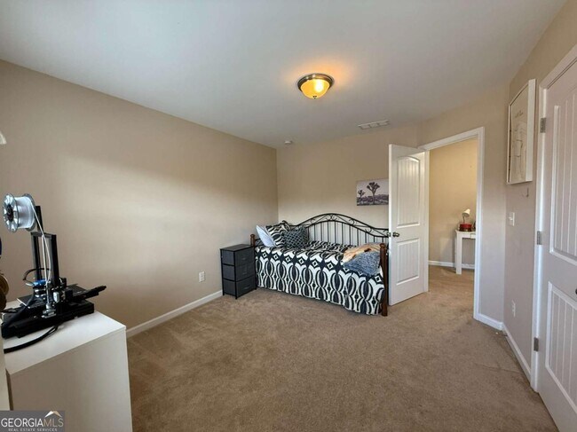 Building Photo - 1055 Hampton Oaks Dr