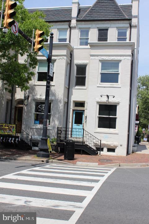 Building Photo - 1001 King St