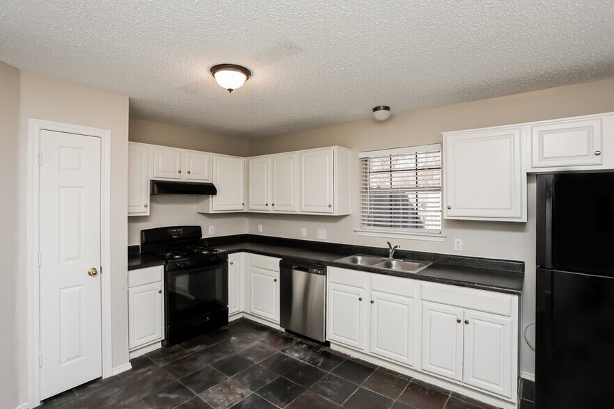 Building Photo - 7112 Woodhinge Dr