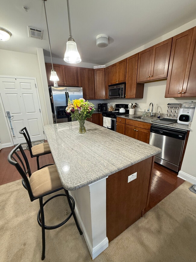 Primary Photo - 300 W Elm St