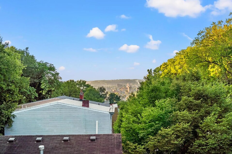 Building Photo - 2226 Ravine St