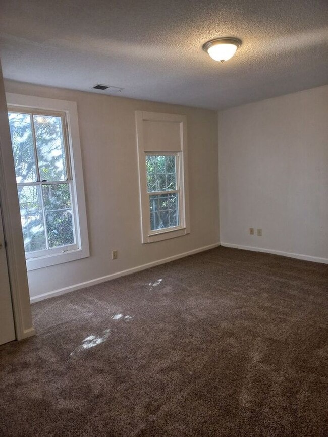 Building Photo - Ready and waiting for you! Available NOW!