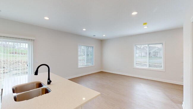 Building Photo - 3 Bedroom End Unit