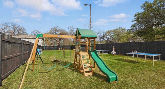 Building Photo - 2336 Minnie St