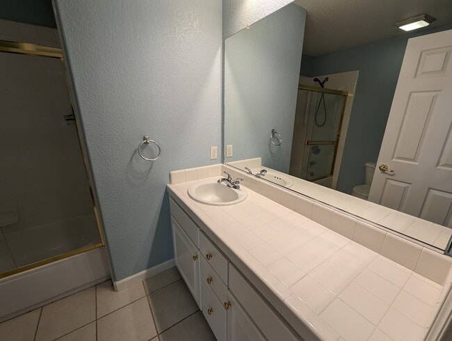 Building Photo - Beautiful 3bed 2.5bath 2 story home located in Rivergate Gated Community