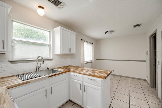 Building Photo - 348 Spillway Dr