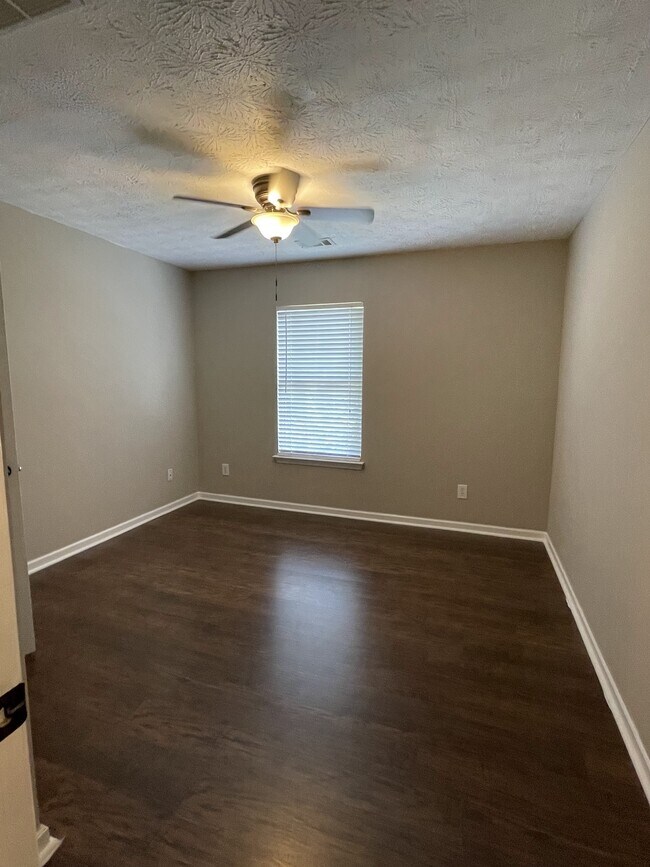 Building Photo - 3790 Oak Park Dr