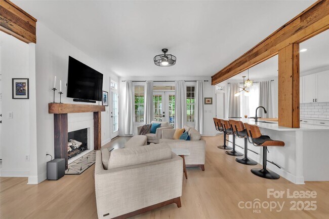 Building Photo - 15737 Agincourt Dr