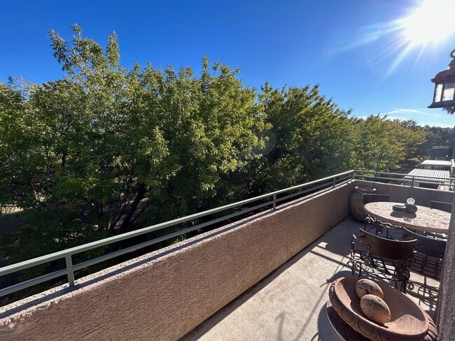 Building Photo - MOVE IN SPECIAL WITH THIS BEAUTIFUL GATED COMMUNITY - TOP FLOOR CONDO WITH BALCONY IN SUMMERLIN
