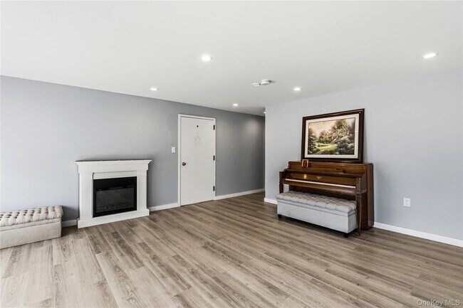 Building Photo - 31 Sutton Hill Ln