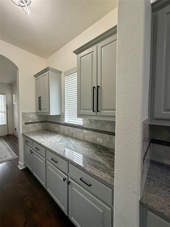 Building Photo - 404 Highland Horizon