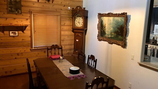 Building Photo - Furnished mountain cabin