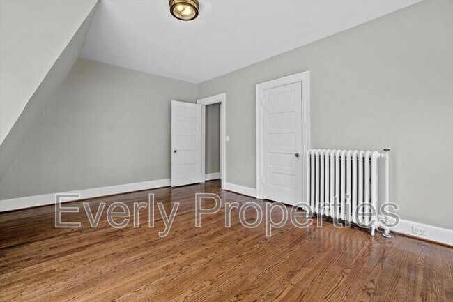 Building Photo - 1818 College Ave