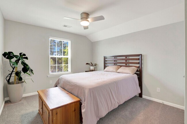 Building Photo - Savannah Quarters!