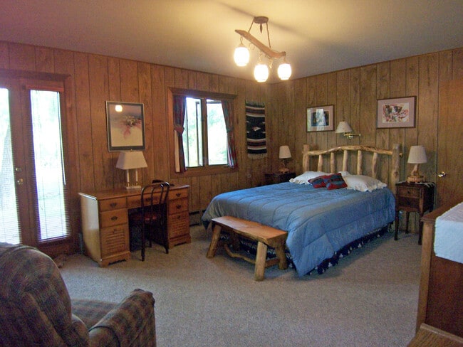 Building Photo - 3 Bedroom home on the river