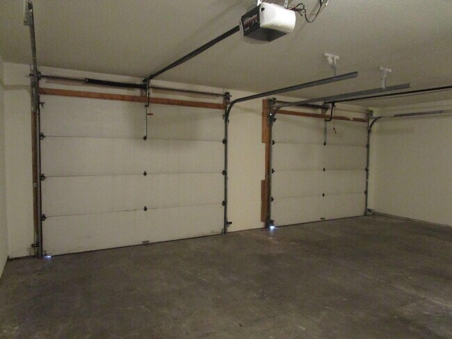 Building Photo - 5013 Roscoe Rdg