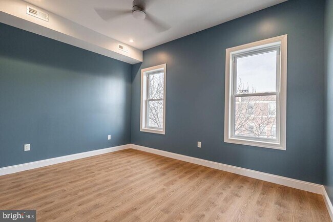 Building Photo - 3030 W Girard Ave