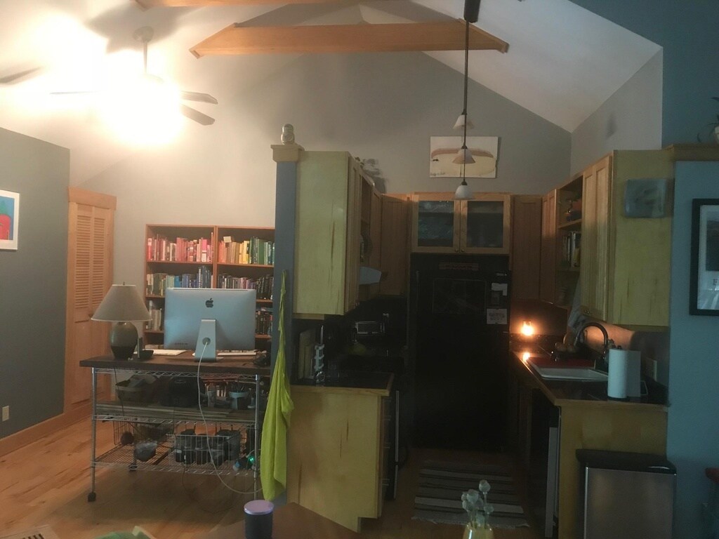 Building Photo - 304 Iron Ridge Loop