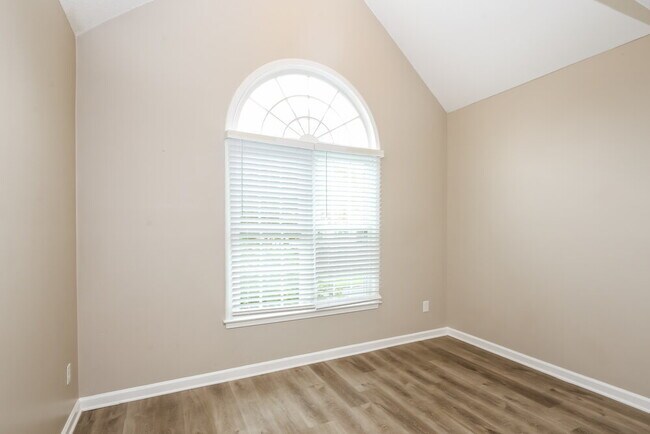 Building Photo - 10550 Windsor Park Dr