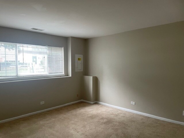 Building Photo - 3470 Ravinia Cir