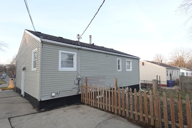 Building Photo - 2401 Huron Terrace