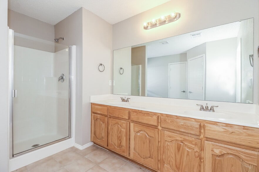 Building Photo - 721 Horseshoe Ct