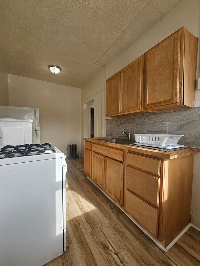 Building Photo - 1933 Lee Rd