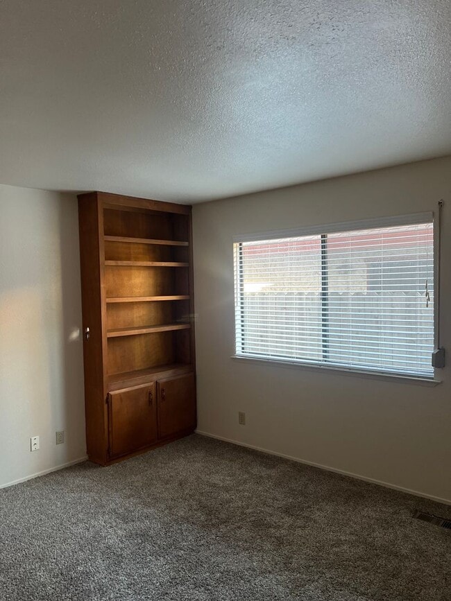 Building Photo - BEAUTIFUL 4 BEDROOM W/POOL IN FAIR OAKS!!