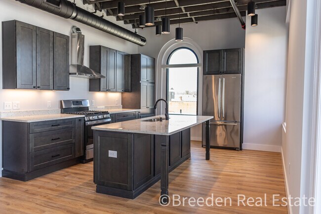 Building Photo - 100 W Union St