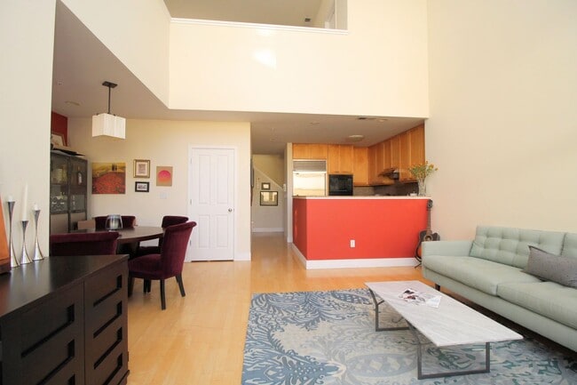 Building Photo - Best deal in the Dogpatch! Spacious top floor 2 bedroom loft. Plenty of natural light and up to d...