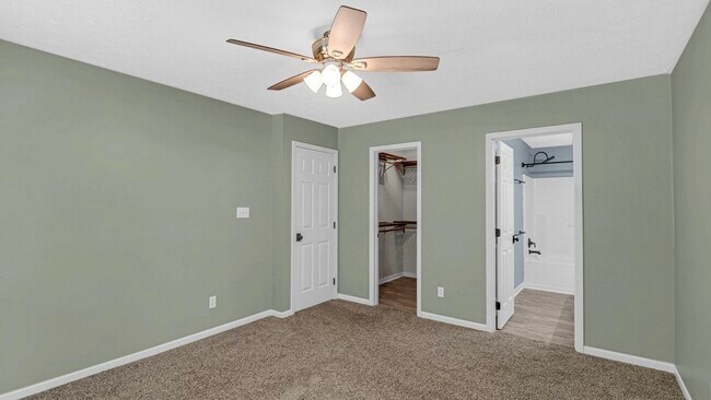 Building Photo - 4447 Connaught Dr E