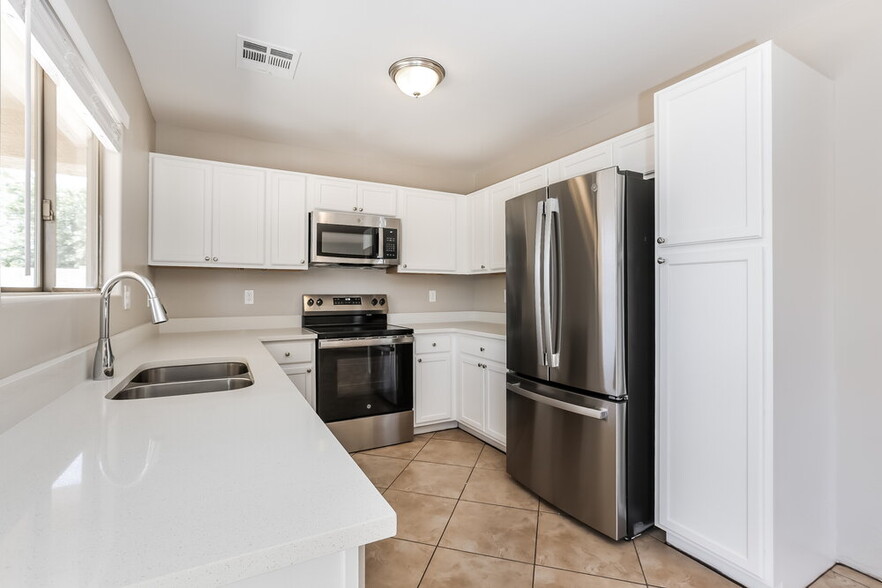 Building Photo - 2224 S 83rd Ln