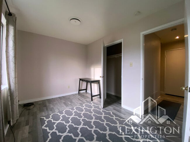 Building Photo - Beautiful, 3BD/2BA, Home available in Sacramento off Madison Ave. and Auburn Blvd.
