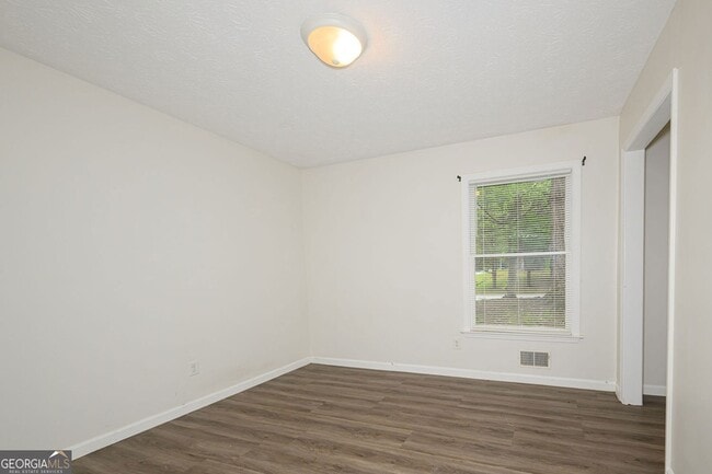 Building Photo - 2100 Whitebluff Way