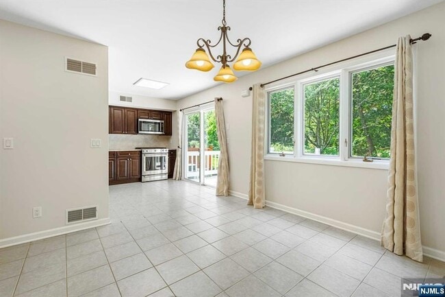 Building Photo - 6-04 Cross Meadows