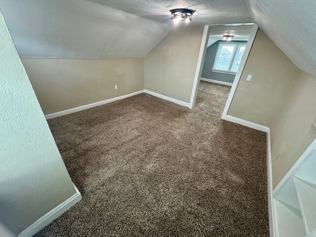 Building Photo - 2542 Glen Echo Dr