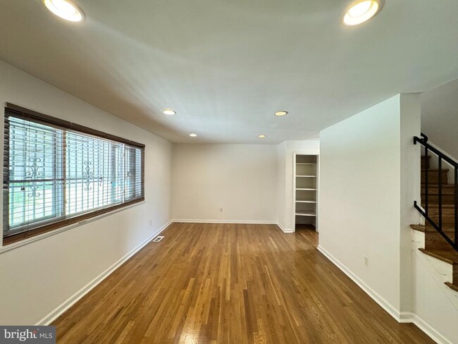 Building Photo - 810 Booker Pl