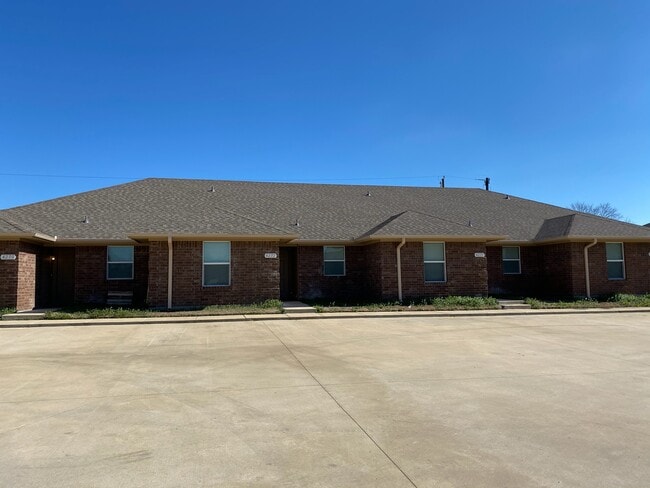 Primary Photo - 4271 Castlegate Dr