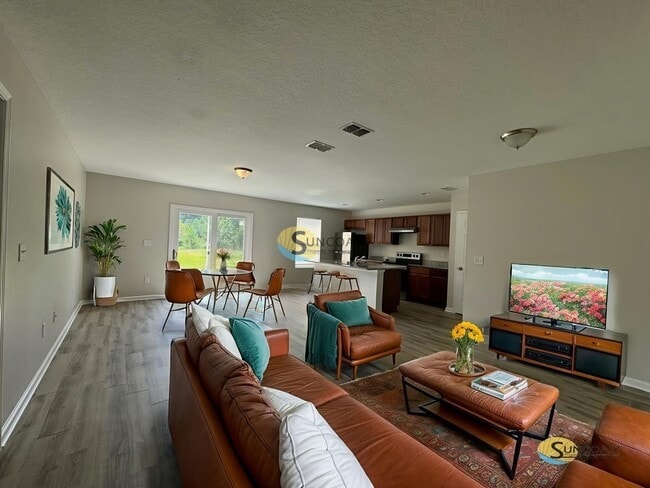 Building Photo - 8138 Ocala Ave