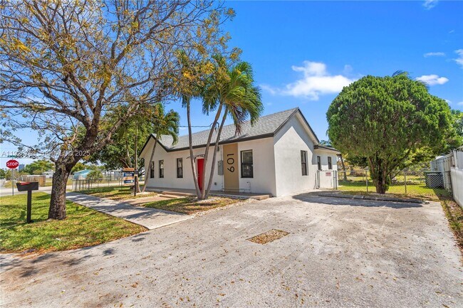 Building Photo - 601 SW 1st St