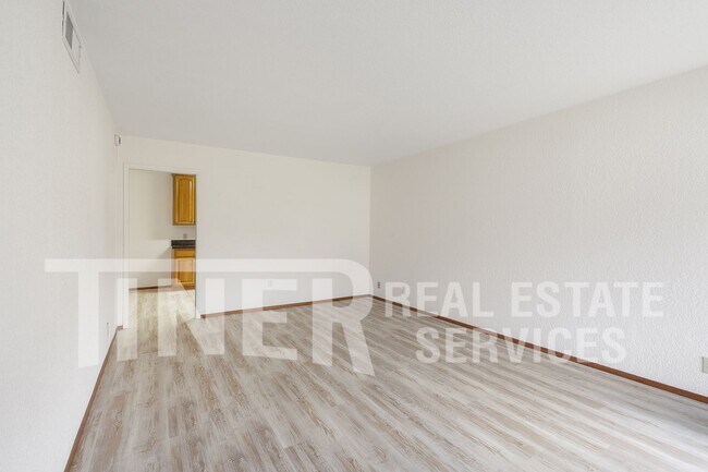 Building Photo - 2304 Villanova Cir