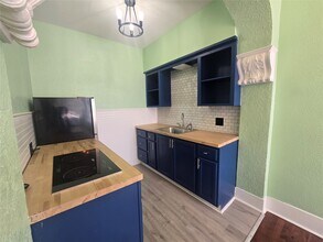 Building Photo - 725 J