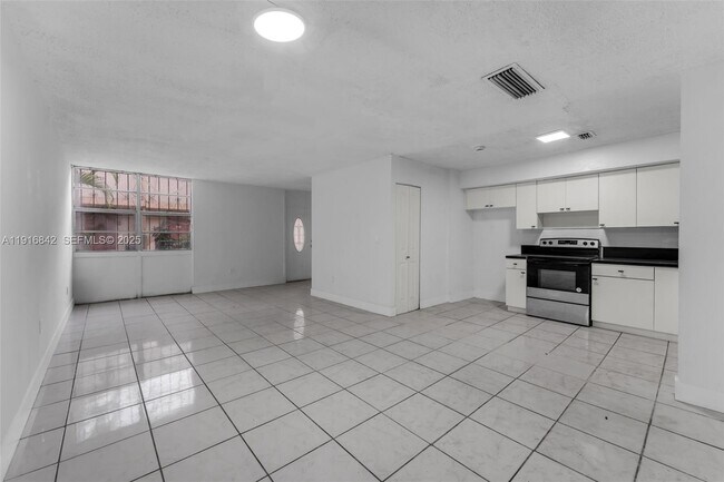 Building Photo - 6011 SW 69th St