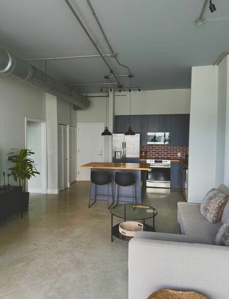 Building Photo - 2001 Biscayne Blvd