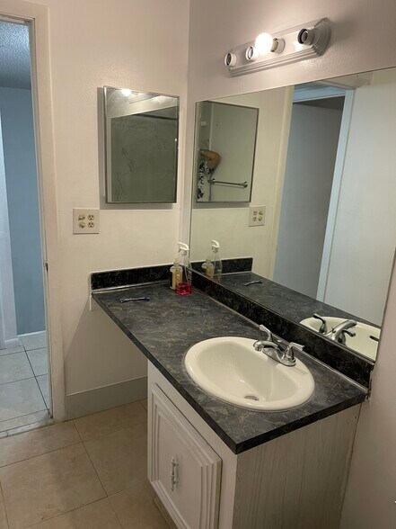 Building Photo - 5953 NW 25th Ct