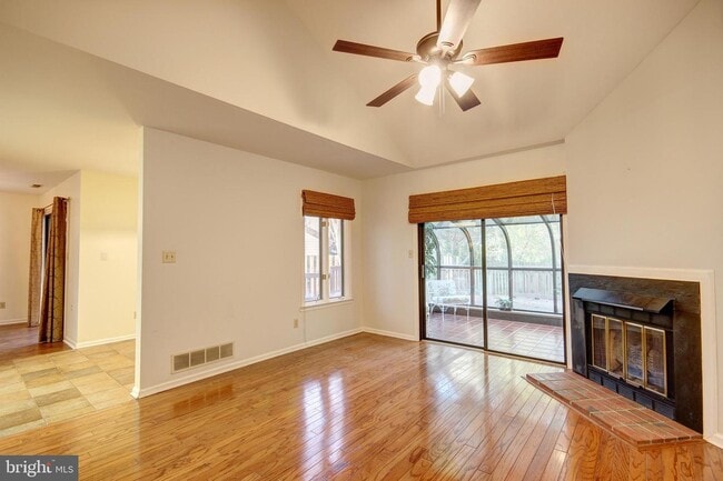 Building Photo - 133 N Park Dr