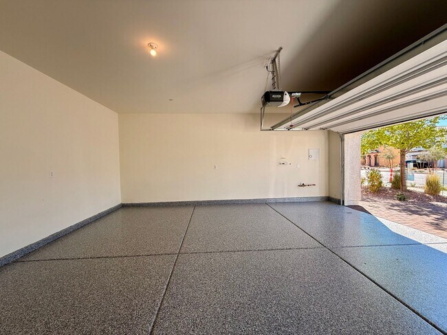 Building Photo - NEVER LIVED IN 4 BED 2.5 BATH 2 CAR GARAGE SINGLE FAMILY HOME FOR RENT!