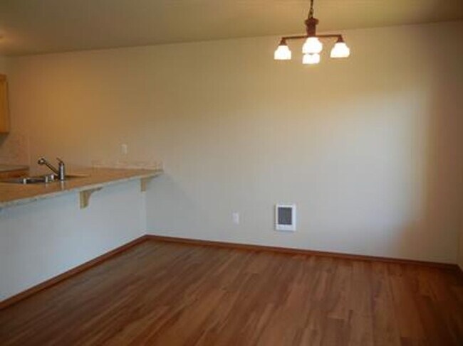 Building Photo - 3 Bedroom 2.5 Bath located in Tumwater